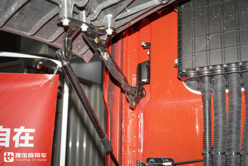 福特技术的旗舰重卡，配置不输于欧洲原款车型，为何在国内没有火？ - 第4张