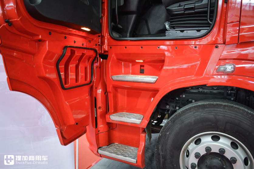 福特技术的旗舰重卡,配置不输于欧洲原款车型,为何在国内没有火? - 第10张 - 提加商用车网 福特技术的旗舰重卡,配置不输于欧洲原款车型,为何在国内没有火? - 第10张