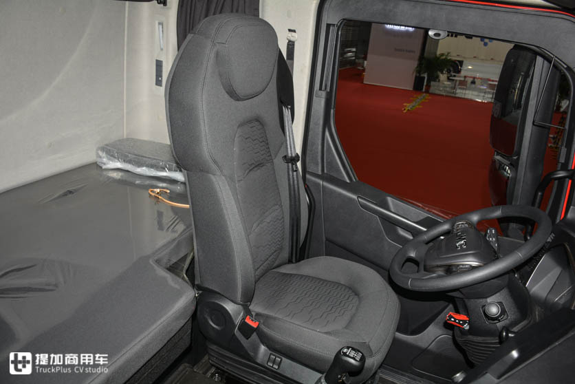 福特技术的旗舰重卡，配置不输于欧洲原款车型，为何在国内没有火？ - 第14张