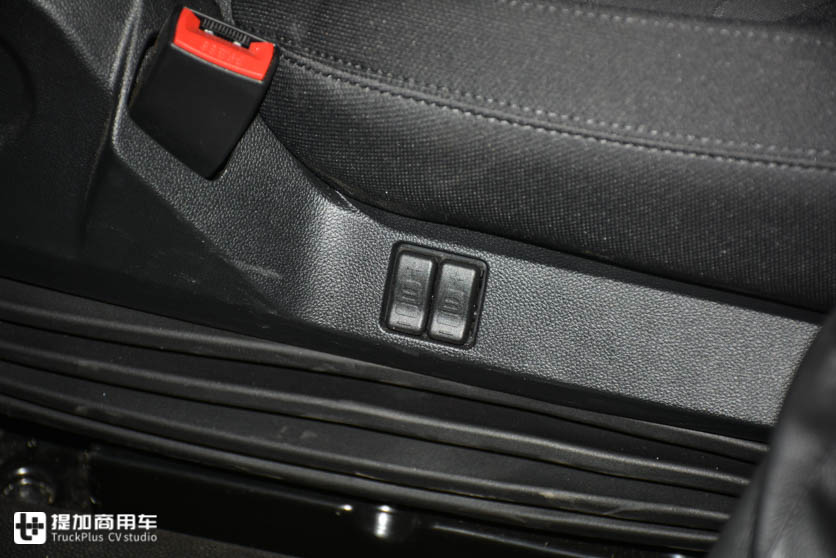 福特技术的旗舰重卡,配置不输于欧洲原款车型,为何在国内没有火? - 第15张 - 提加商用车网 福特技术的旗舰重卡,配置不输于欧洲原款车型,为何在国内没有火? - 第15张