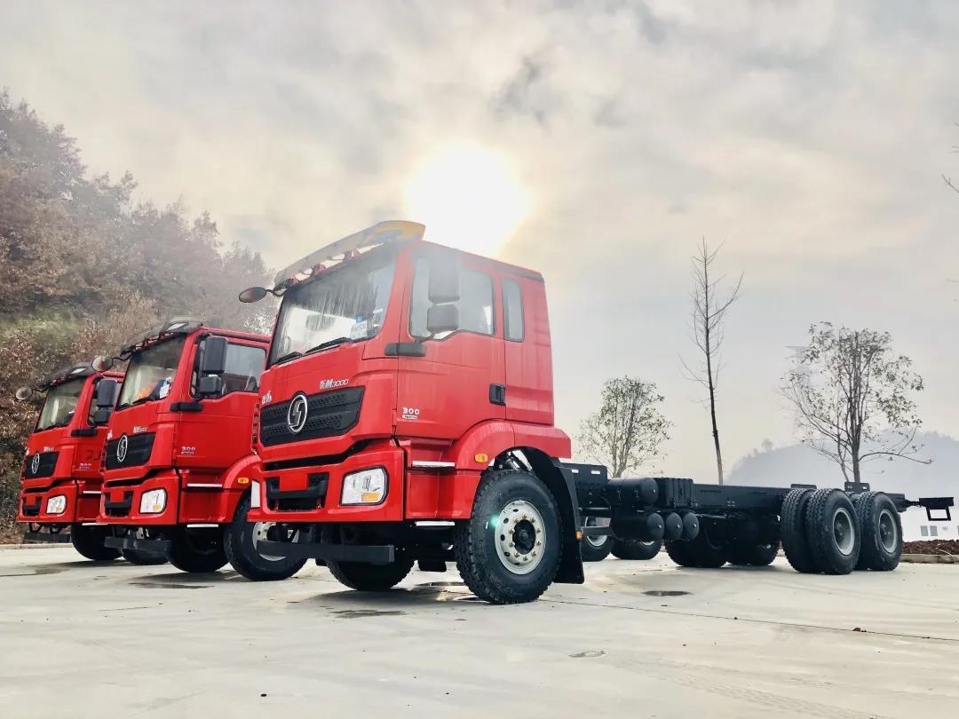 德龙新M3000随车起重运输车，您的货物吊装专家 - 第5张