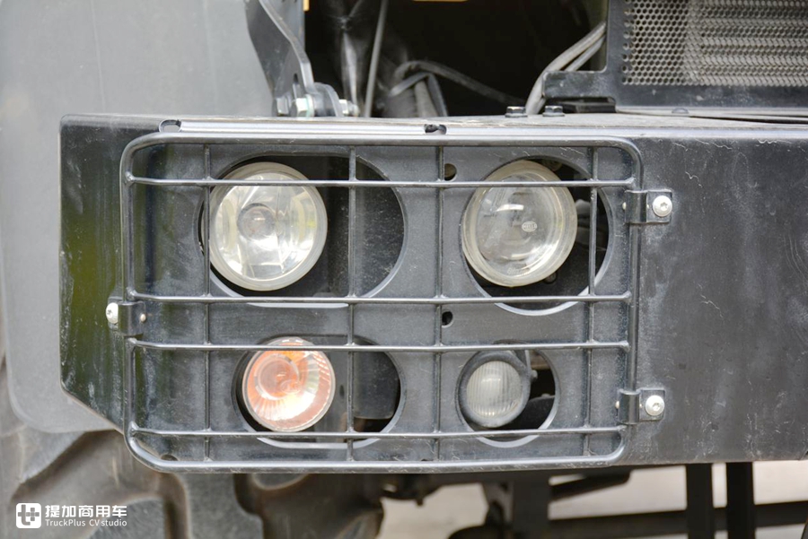 又一个男人的大玩具,乌尼莫克最新款底盘打造,阿莫迪罗攀爬者越野房车实拍 - 第3张 - 提加商用车网 又一个男人的大玩具,乌尼莫克最新款底盘打造,阿莫迪罗攀爬者越野房车实拍 - 第3张