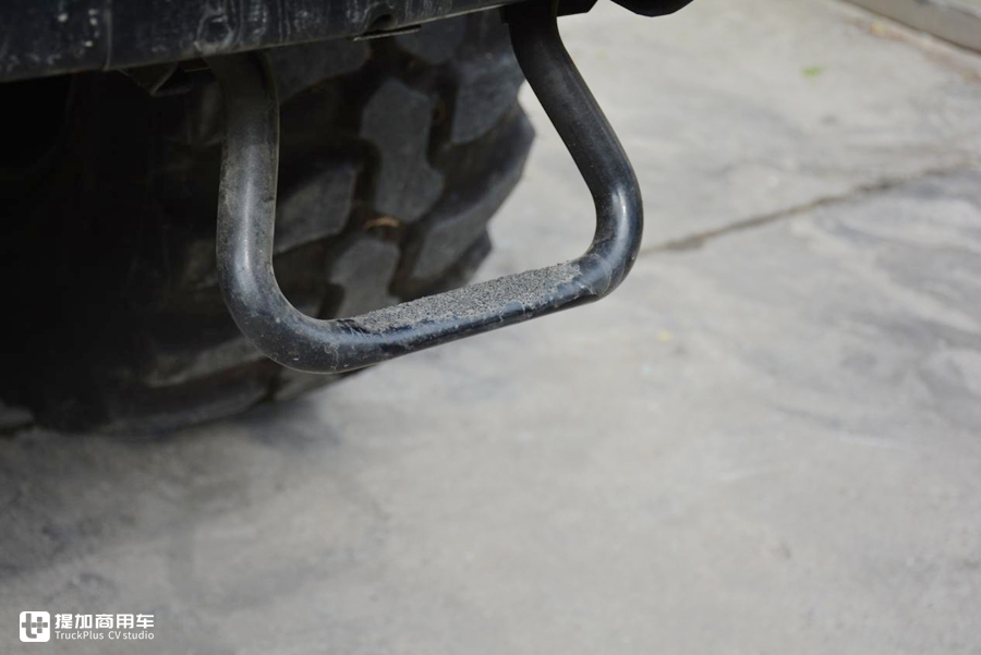 又一个男人的大玩具,乌尼莫克最新款底盘打造,阿莫迪罗攀爬者越野房车实拍 - 第4张 - 提加商用车网 又一个男人的大玩具,乌尼莫克最新款底盘打造,阿莫迪罗攀爬者越野房车实拍 - 第4张