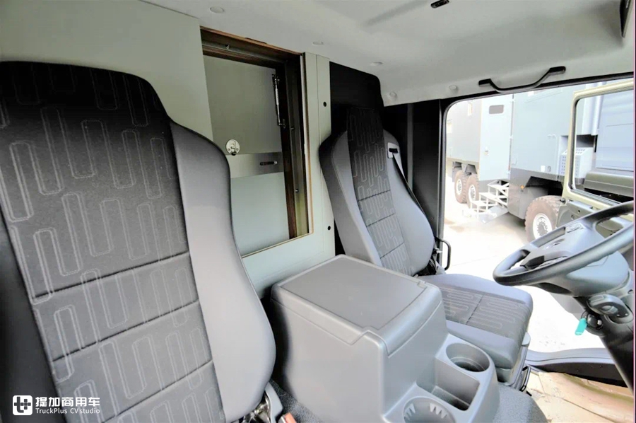 又一个男人的大玩具,乌尼莫克最新款底盘打造,阿莫迪罗攀爬者越野房车实拍 - 第7张 - 提加商用车网 又一个男人的大玩具,乌尼莫克最新款底盘打造,阿莫迪罗攀爬者越野房车实拍 - 第7张