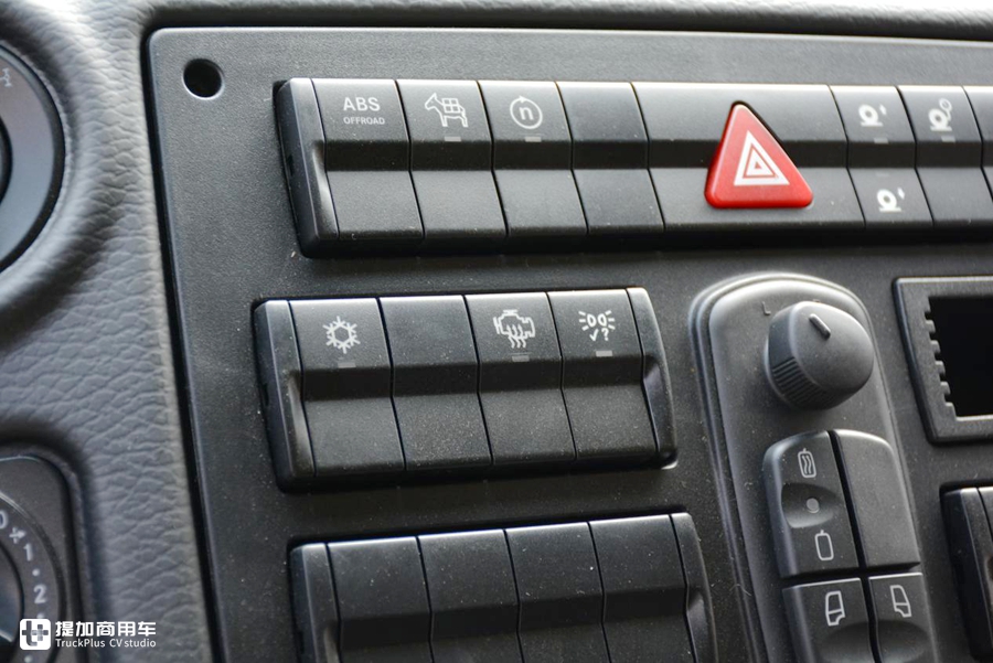 又一个男人的大玩具,乌尼莫克最新款底盘打造,阿莫迪罗攀爬者越野房车实拍 - 第10张 - 提加商用车网 又一个男人的大玩具,乌尼莫克最新款底盘打造,阿莫迪罗攀爬者越野房车实拍 - 第10张