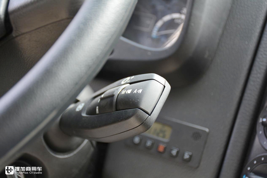 又一个男人的大玩具,乌尼莫克最新款底盘打造,阿莫迪罗攀爬者越野房车实拍 - 第11张 - 提加商用车网 又一个男人的大玩具,乌尼莫克最新款底盘打造,阿莫迪罗攀爬者越野房车实拍 - 第11张