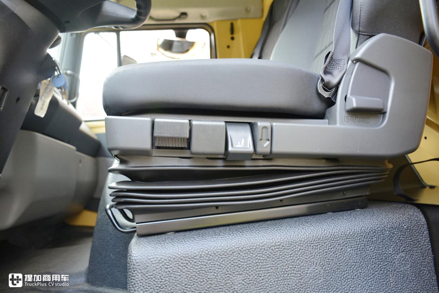 又一个男人的大玩具,乌尼莫克最新款底盘打造,阿莫迪罗攀爬者越野房车实拍 - 第12张 - 提加商用车网 又一个男人的大玩具,乌尼莫克最新款底盘打造,阿莫迪罗攀爬者越野房车实拍 - 第12张