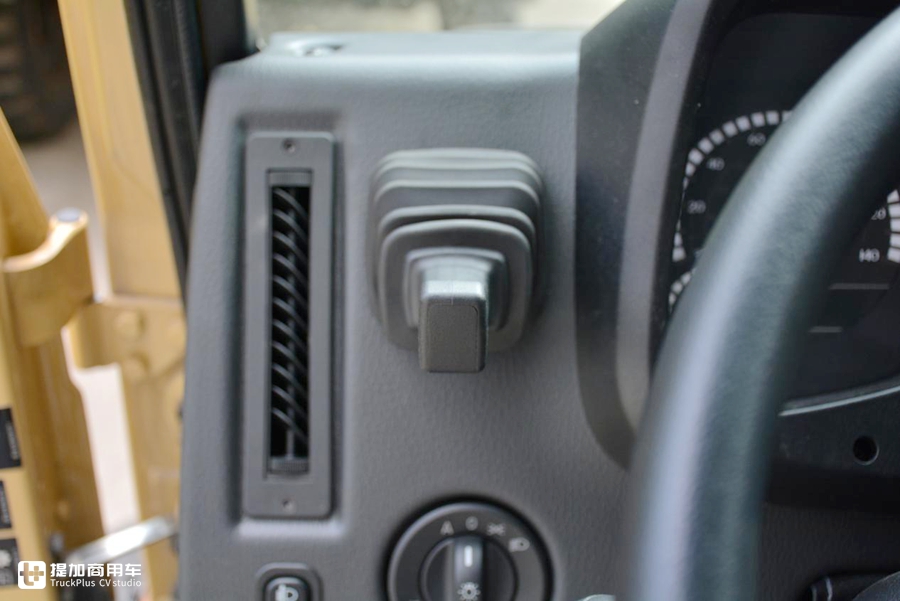 又一个男人的大玩具,乌尼莫克最新款底盘打造,阿莫迪罗攀爬者越野房车实拍 - 第18张 - 提加商用车网 又一个男人的大玩具,乌尼莫克最新款底盘打造,阿莫迪罗攀爬者越野房车实拍 - 第18张