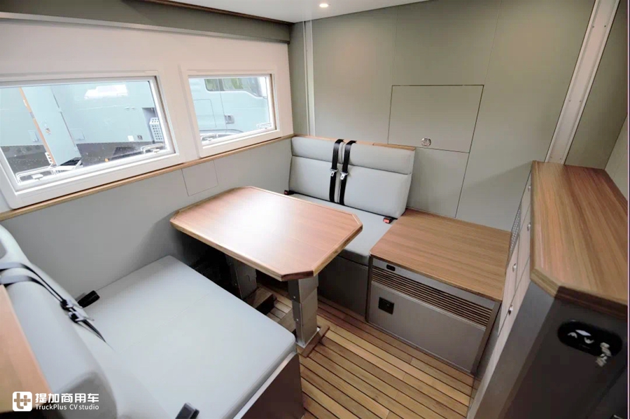 又一个男人的大玩具,乌尼莫克最新款底盘打造,阿莫迪罗攀爬者越野房车实拍 - 第33张 - 提加商用车网 又一个男人的大玩具,乌尼莫克最新款底盘打造,阿莫迪罗攀爬者越野房车实拍 - 第33张