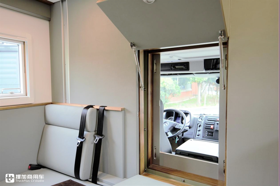 又一个男人的大玩具,乌尼莫克最新款底盘打造,阿莫迪罗攀爬者越野房车实拍 - 第34张 - 提加商用车网 又一个男人的大玩具,乌尼莫克最新款底盘打造,阿莫迪罗攀爬者越野房车实拍 - 第34张