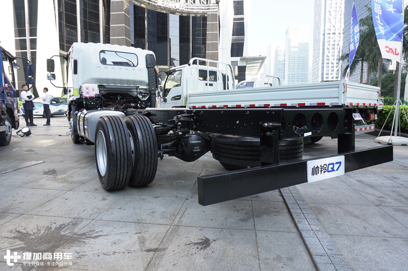 接近中卡配置,比蓝牌轻卡更具竞争力,国六黄牌轻卡帅铃Q7评测实拍 - 第4张 - 提加商用车网 接近中卡配置,比蓝牌轻卡更具竞争力,国六黄牌轻卡帅铃Q7评测实拍 - 第4张