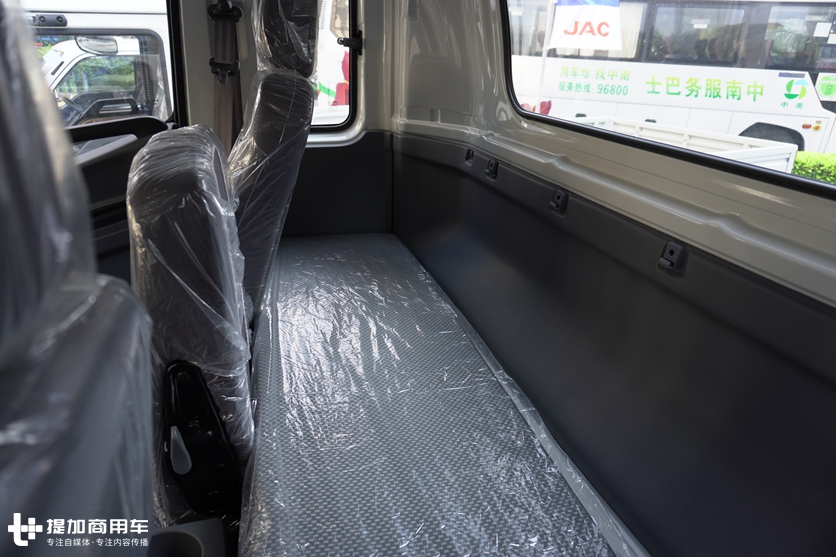 接近中卡配置,比蓝牌轻卡更具竞争力,国六黄牌轻卡帅铃Q7评测实拍 - 第12张 - 提加商用车网 接近中卡配置,比蓝牌轻卡更具竞争力,国六黄牌轻卡帅铃Q7评测实拍 - 第12张