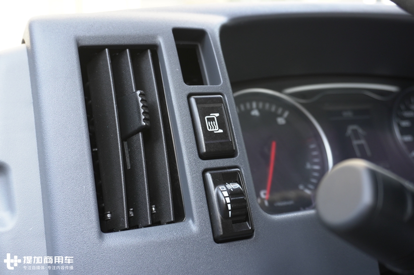 接近中卡配置,比蓝牌轻卡更具竞争力,国六黄牌轻卡帅铃Q7评测实拍 - 第13张 - 提加商用车网 接近中卡配置,比蓝牌轻卡更具竞争力,国六黄牌轻卡帅铃Q7评测实拍 - 第13张