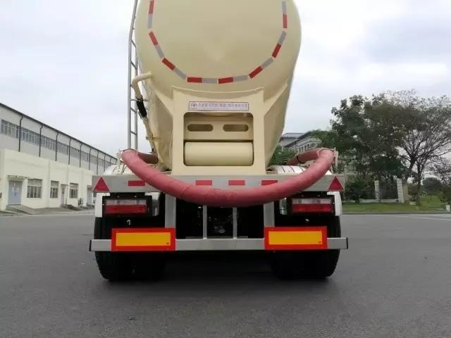 轻量化粉罐半挂车的战斗机!华菱汉马,车挂一体,自重仅6吨 - 第3张 - 提加商用车网 轻量化粉罐半挂车的战斗机!华菱汉马,车挂一体,自重仅6吨 - 第3张