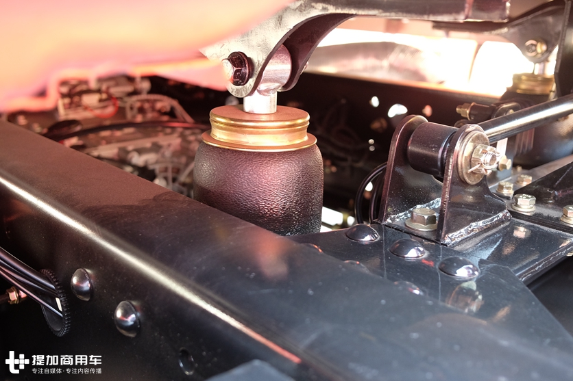 车高仅为2.72米,专为过限高杆打造,解放安捷超低顶长头卡车实拍 - 第5张 - 提加商用车网 车高仅为2.72米,专为过限高杆打造,解放安捷超低顶长头卡车实拍 - 第5张