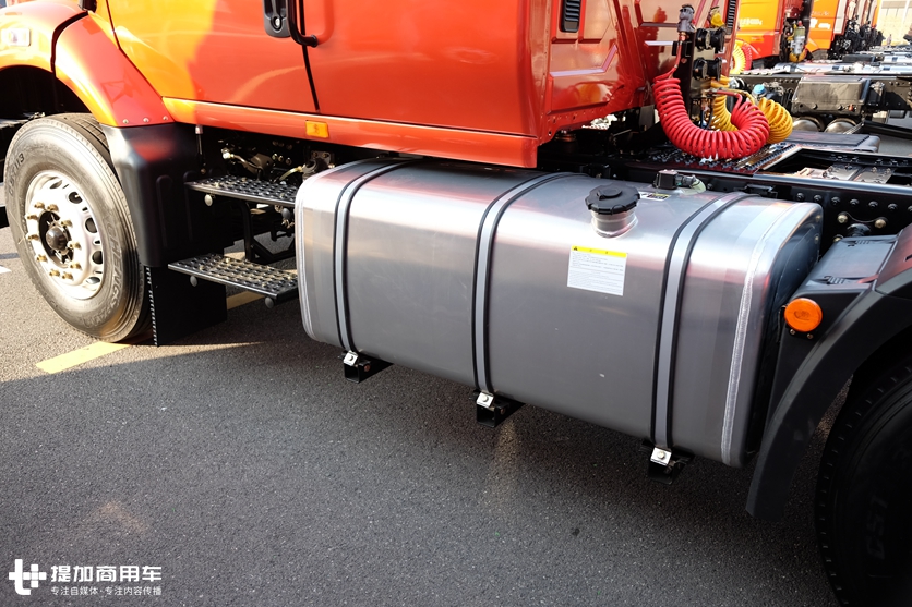 车高仅为2.72米,专为过限高杆打造,解放安捷超低顶长头卡车实拍 - 第8张 - 提加商用车网 车高仅为2.72米,专为过限高杆打造,解放安捷超低顶长头卡车实拍 - 第8张