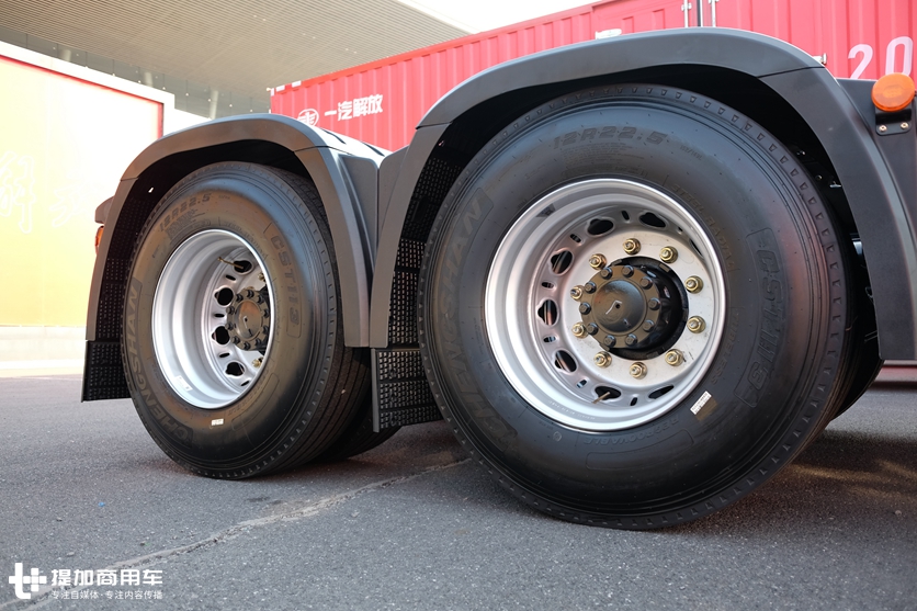 车高仅为2.72米,专为过限高杆打造,解放安捷超低顶长头卡车实拍 - 第10张 - 提加商用车网 车高仅为2.72米,专为过限高杆打造,解放安捷超低顶长头卡车实拍 - 第10张