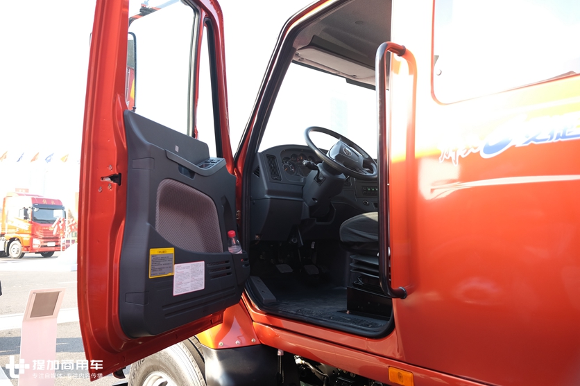 车高仅为2.72米,专为过限高杆打造,解放安捷超低顶长头卡车实拍 - 第12张 - 提加商用车网 车高仅为2.72米,专为过限高杆打造,解放安捷超低顶长头卡车实拍 - 第12张