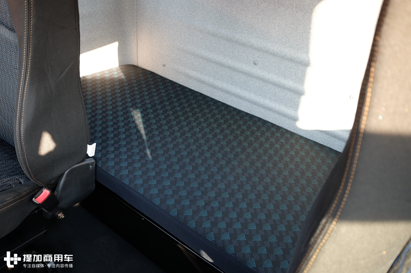 车高仅为2.72米,专为过限高杆打造,解放安捷超低顶长头卡车实拍 - 第14张 - 提加商用车网 车高仅为2.72米,专为过限高杆打造,解放安捷超低顶长头卡车实拍 - 第14张