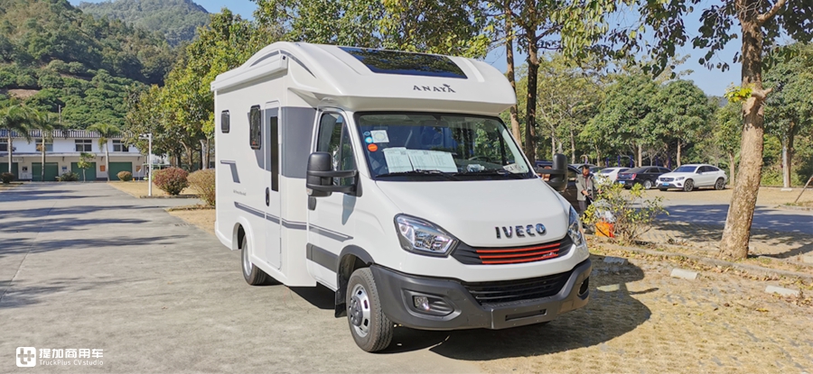 基于欧胜底盘打造,阿娜亚天空之子自行C型小额头旅居车实拍 - 第1张 - 提加商用车网 基于欧胜底盘打造,阿娜亚天空之子自行C型小额头旅居车实拍 - 第1张