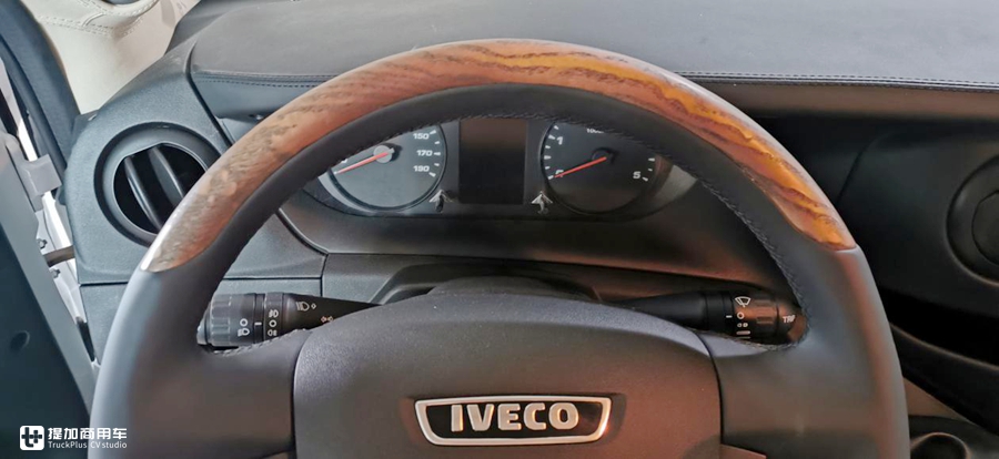 基于欧胜底盘打造,阿娜亚天空之子自行C型小额头旅居车实拍 - 第15张 - 提加商用车网 基于欧胜底盘打造,阿娜亚天空之子自行C型小额头旅居车实拍 - 第15张