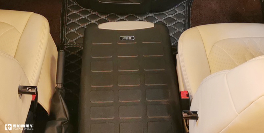 基于欧胜底盘打造,阿娜亚天空之子自行C型小额头旅居车实拍 - 第18张 - 提加商用车网 基于欧胜底盘打造,阿娜亚天空之子自行C型小额头旅居车实拍 - 第18张