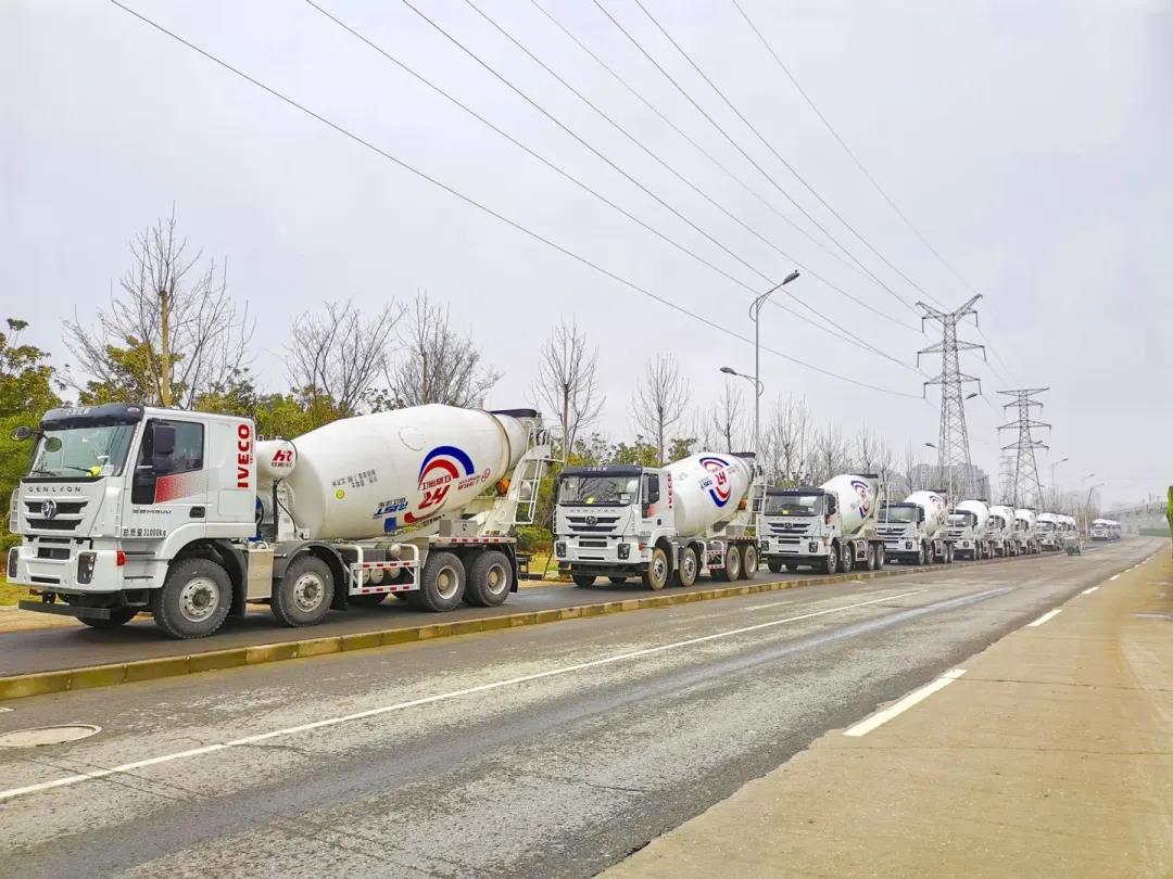 奏响春天的旋律,红岩瑞江一体化混凝土搅拌车助力复工热潮 - 第1张 - 提加商用车网 奏响春天的旋律,红岩瑞江一体化混凝土搅拌车助力复工热潮 - 第1张