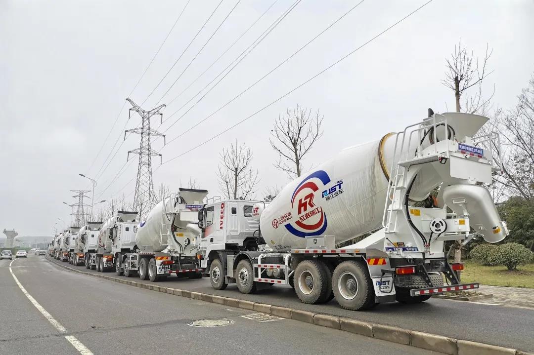 奏响春天的旋律,红岩瑞江一体化混凝土搅拌车助力复工热潮 - 第2张 - 提加商用车网 奏响春天的旋律,红岩瑞江一体化混凝土搅拌车助力复工热潮 - 第2张