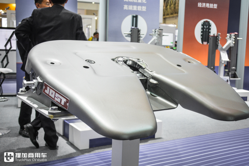 只是一块打铁板？别小瞧牵引车上的鞍座，它的配置比你想象的要多 - 第2张