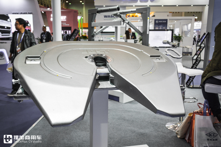 只是一块打铁板？别小瞧牵引车上的鞍座，它的配置比你想象的要多 - 第5张