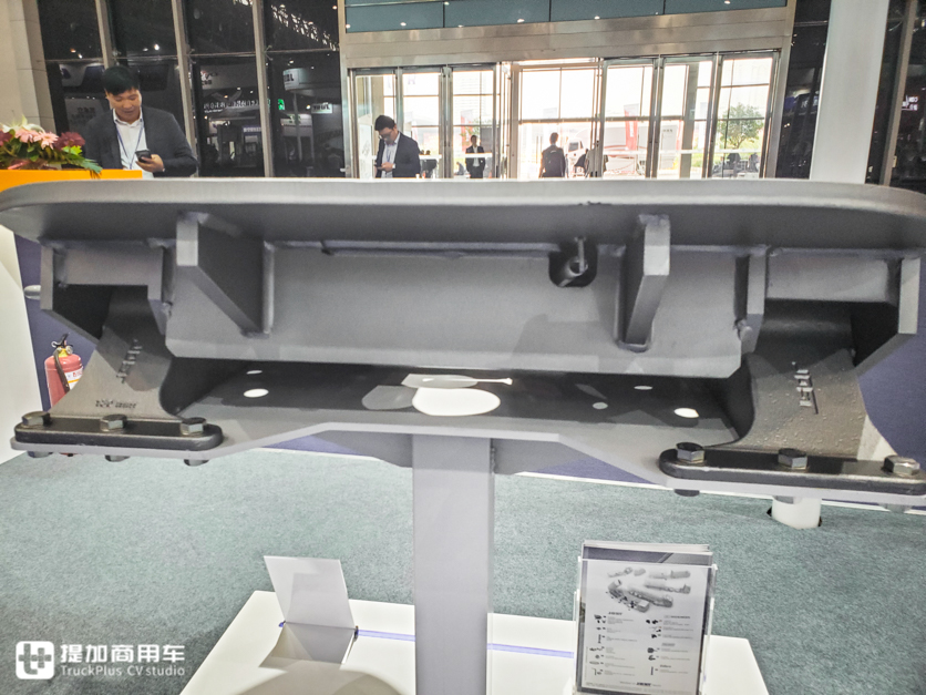 只是一块打铁板？别小瞧牵引车上的鞍座，它的配置比你想象的要多 - 第7张