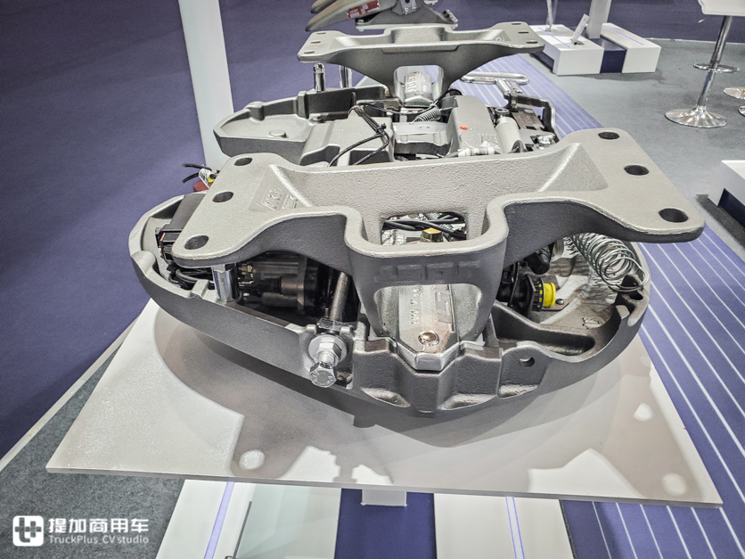 只是一块打铁板？别小瞧牵引车上的鞍座，它的配置比你想象的要多 - 第11张