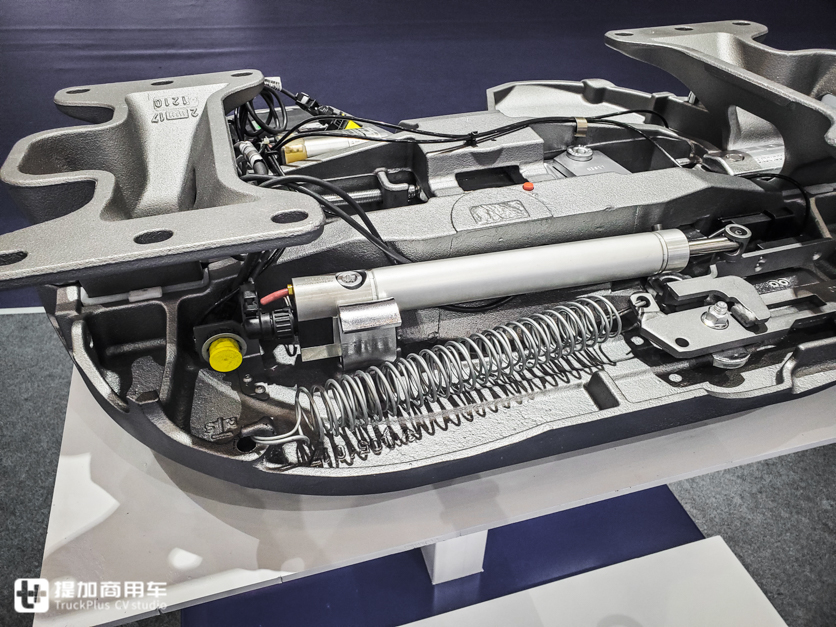 只是一块打铁板？别小瞧牵引车上的鞍座，它的配置比你想象的要多 - 第12张