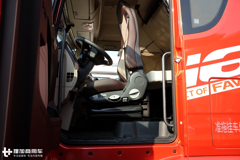 1.2米宽大卧铺,还有卡车专用厨房,解放JH6牵引车是怎么做到的? - 第6张 - 提加商用车网 1.2米宽大卧铺,还有卡车专用厨房,解放JH6牵引车是怎么做到的? - 第6张