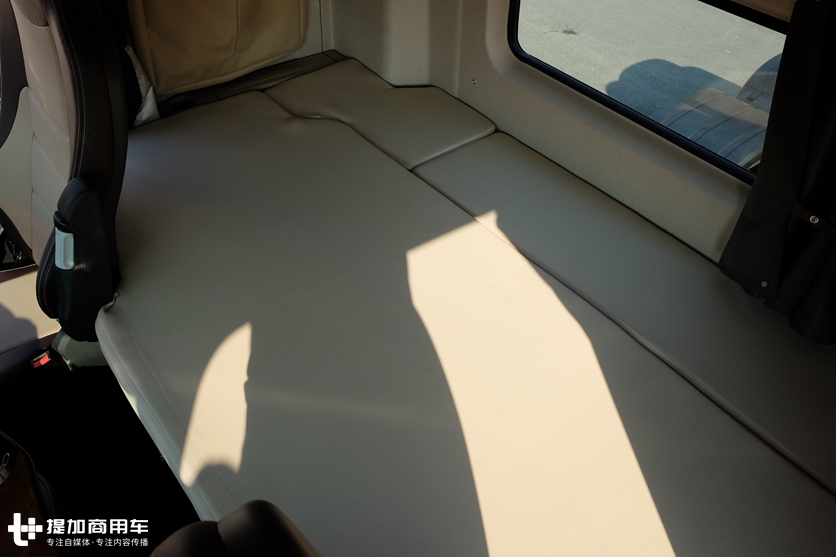 1.2米宽大卧铺,还有卡车专用厨房,解放JH6牵引车是怎么做到的? - 第10张 - 提加商用车网 1.2米宽大卧铺,还有卡车专用厨房,解放JH6牵引车是怎么做到的? - 第10张