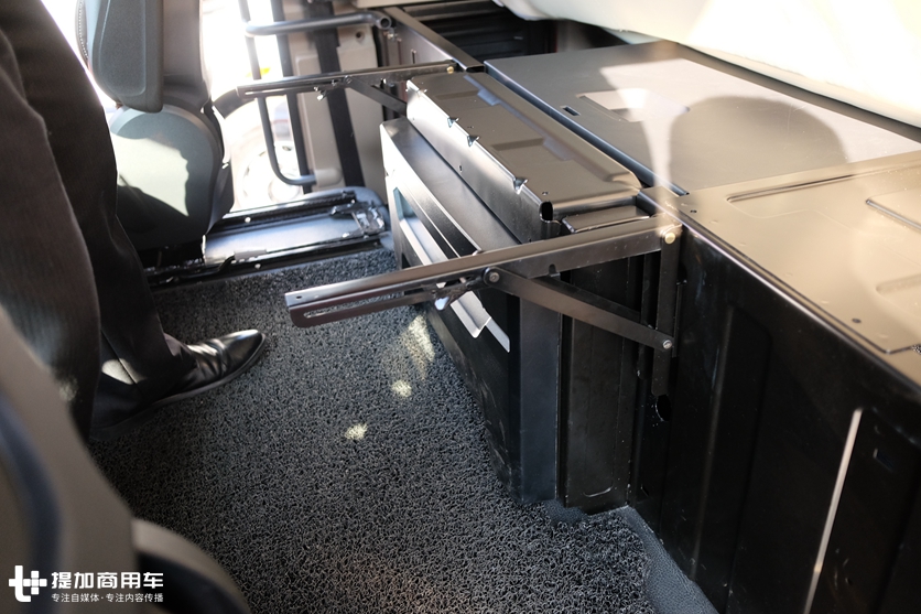 1.2米宽大卧铺,还有卡车专用厨房,解放JH6牵引车是怎么做到的? - 第11张 - 提加商用车网 1.2米宽大卧铺,还有卡车专用厨房,解放JH6牵引车是怎么做到的? - 第11张