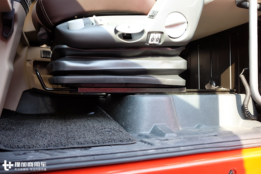 1.2米宽大卧铺,还有卡车专用厨房,解放JH6牵引车是怎么做到的? - 第12张 - 提加商用车网 1.2米宽大卧铺,还有卡车专用厨房,解放JH6牵引车是怎么做到的? - 第12张