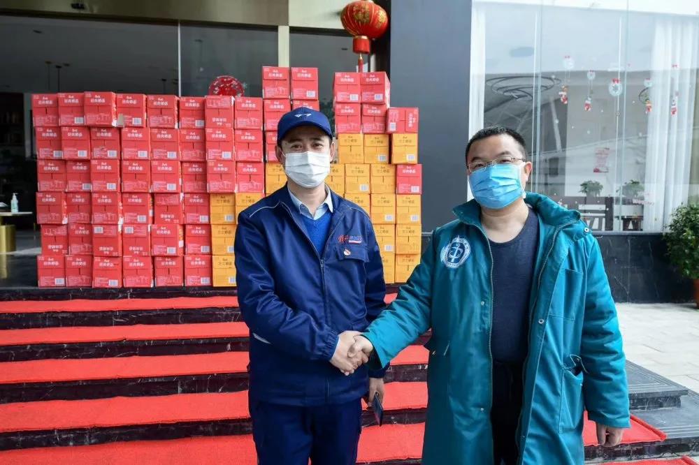 献爱心,捐物资,解放服务站、经销商当仁不让! - 第2张 - 提加商用车网 献爱心,捐物资,解放服务站、经销商当仁不让! - 第2张