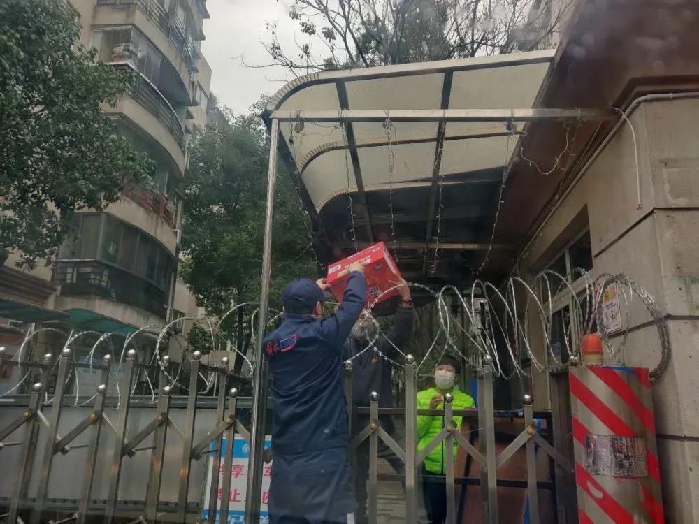 献爱心,捐物资,解放服务站、经销商当仁不让! - 第4张 - 提加商用车网 献爱心,捐物资,解放服务站、经销商当仁不让! - 第4张