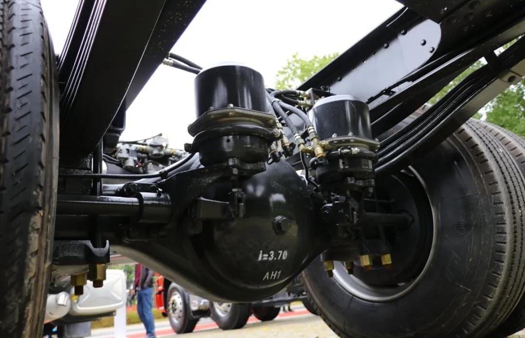 零担速递市场新宠儿:乘龙H5大单桥载货车 - 第10张 - 提加商用车网 零担速递市场新宠儿:乘龙H5大单桥载货车 - 第10张