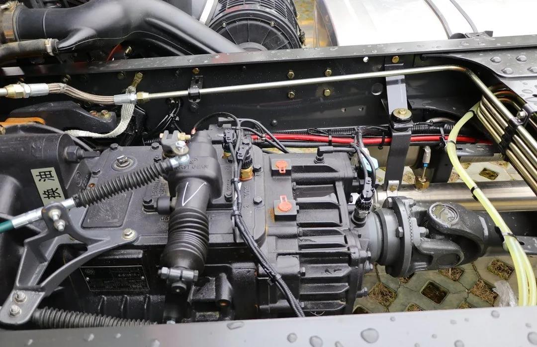 零担速递市场新宠儿:乘龙H5大单桥载货车 - 第9张 - 提加商用车网 零担速递市场新宠儿:乘龙H5大单桥载货车 - 第9张