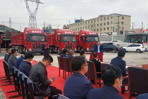 陕汽重卡 | 火力全开助销售 全国各地交车忙 - 第2张