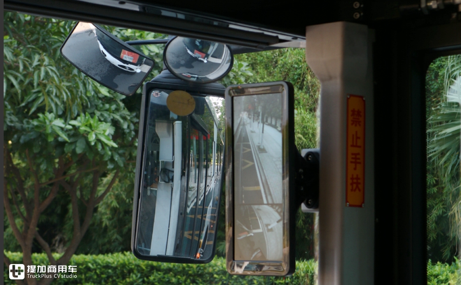 上海无人驾驶公交车图片