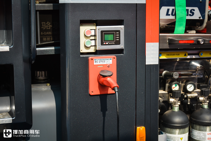 移动的消防器材仓库,装备达700多件,少见的徐工特种消防车实拍 - 第16张 - 提加商用车网 移动的消防器材仓库,装备达700多件,少见的徐工特种消防车实拍 - 第16张