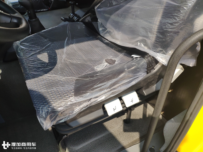 曾经辉煌的北奔重卡又回来了？国六北奔燃油车已上市，外观真抢眼 - 第13张