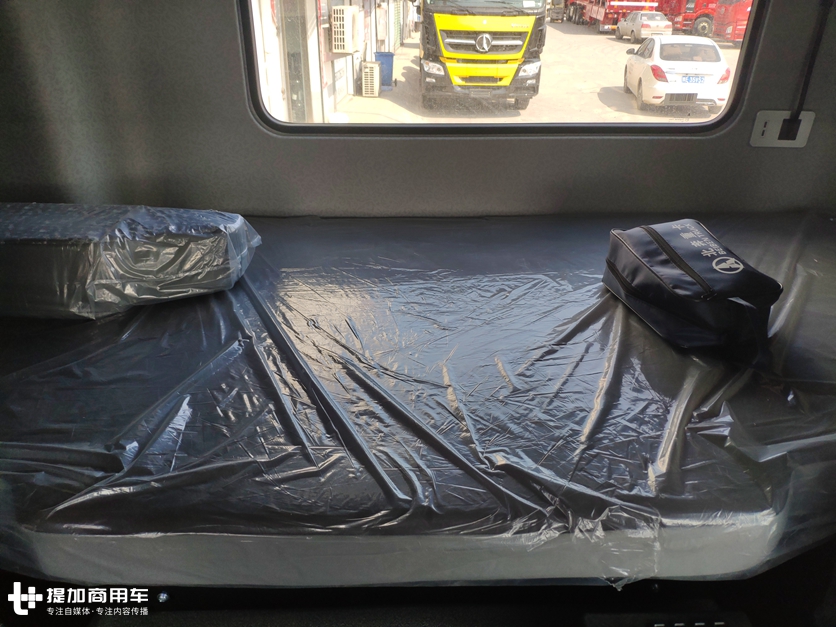 曾经辉煌的北奔重卡又回来了？国六北奔燃油车已上市，外观真抢眼 - 第16张