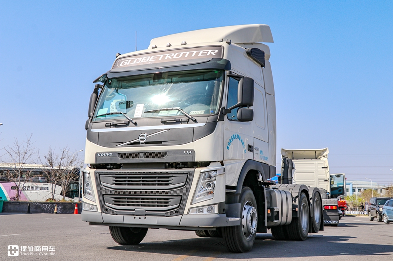 单轴和两轴驱动随时切换,还有电子手刹,沃尔沃FM6X4R牵引车实拍 - 第1张 - 提加商用车网 单轴和两轴驱动随时切换,还有电子手刹,沃尔沃FM6X4R牵引车实拍 - 第1张