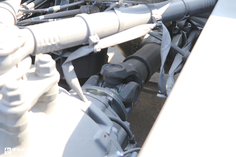 单轴和两轴驱动随时切换,还有电子手刹,沃尔沃FM6X4R牵引车实拍 - 第3张 - 提加商用车网 单轴和两轴驱动随时切换,还有电子手刹,沃尔沃FM6X4R牵引车实拍 - 第3张