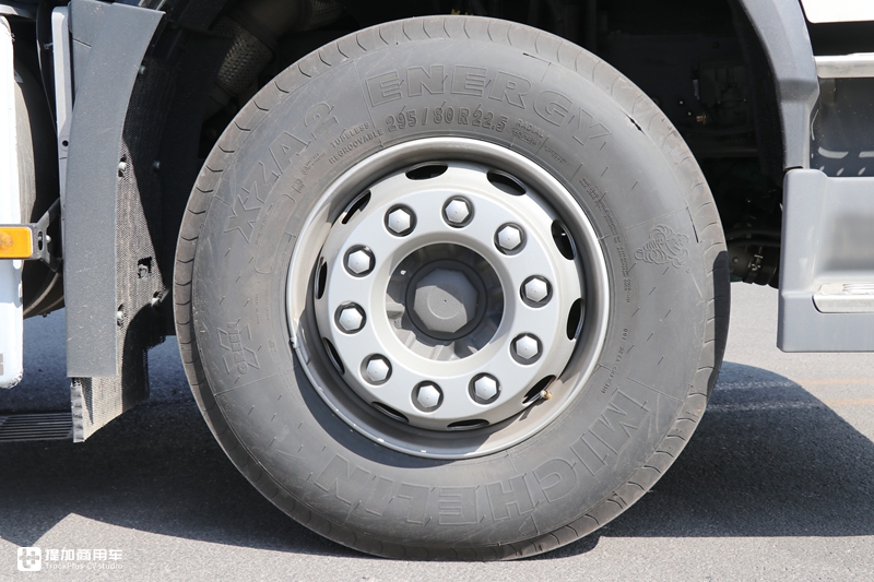 单轴和两轴驱动随时切换,还有电子手刹,沃尔沃FM6X4R牵引车实拍 - 第14张 - 提加商用车网 单轴和两轴驱动随时切换,还有电子手刹,沃尔沃FM6X4R牵引车实拍 - 第14张