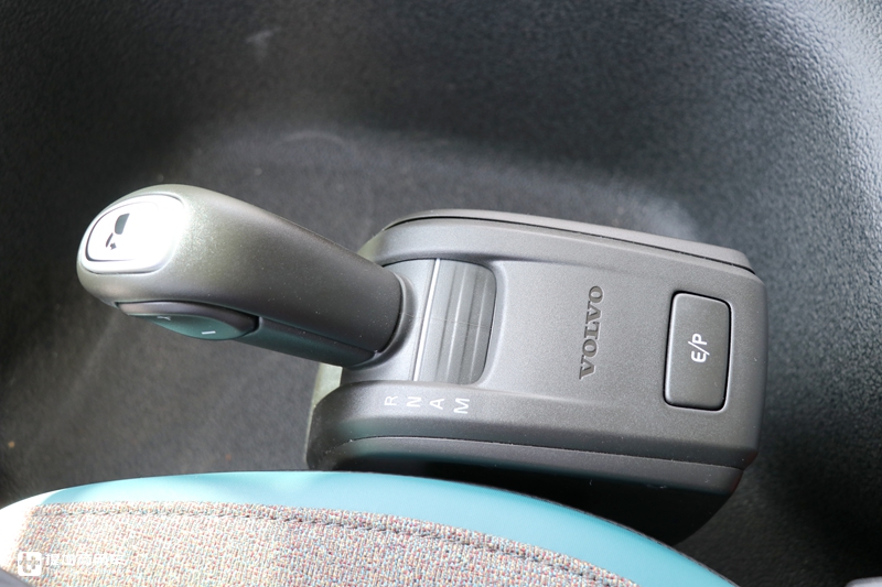 单轴和两轴驱动随时切换,还有电子手刹,沃尔沃FM6X4R牵引车实拍 - 第16张 - 提加商用车网 单轴和两轴驱动随时切换,还有电子手刹,沃尔沃FM6X4R牵引车实拍 - 第16张